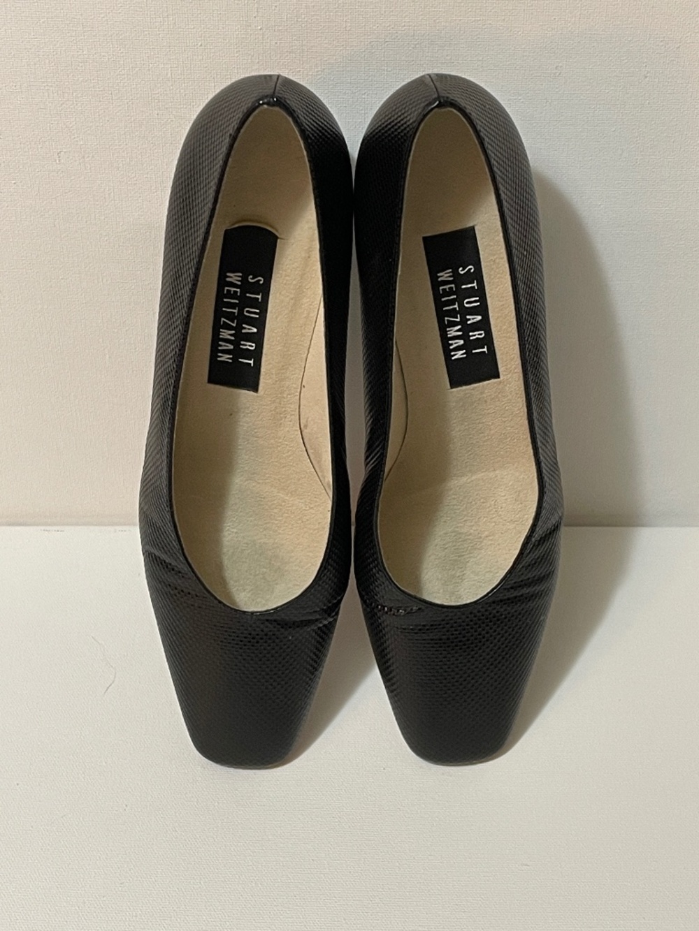 Stuart Weitzman Women's Size 8 Classic Black Leather Pumps